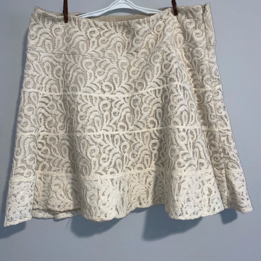 Express Laced Cream Colored Style Skirt Women's Size 8
